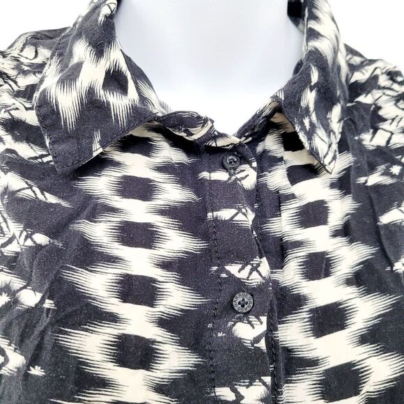 2/$20 Garage Black & White Buttons Down Top Blouse Size: Large - Picture 5 of 9